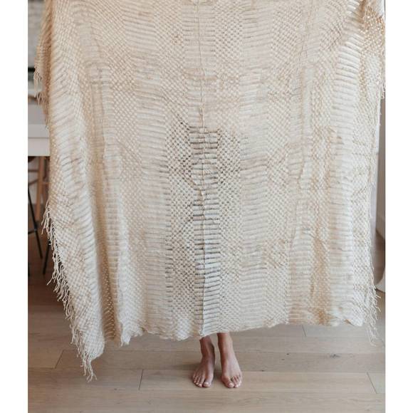 NEW CUDDLE CULTURE graham blanket single cuddle size in beige - Picture 2 of 3